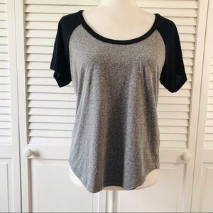 2/$25 NOLLIE Gray Black Short Sleeve Tee Size Medium